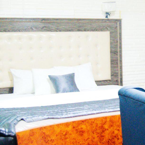 Brighton Hotel And Suites Adegbite Kültér fotó